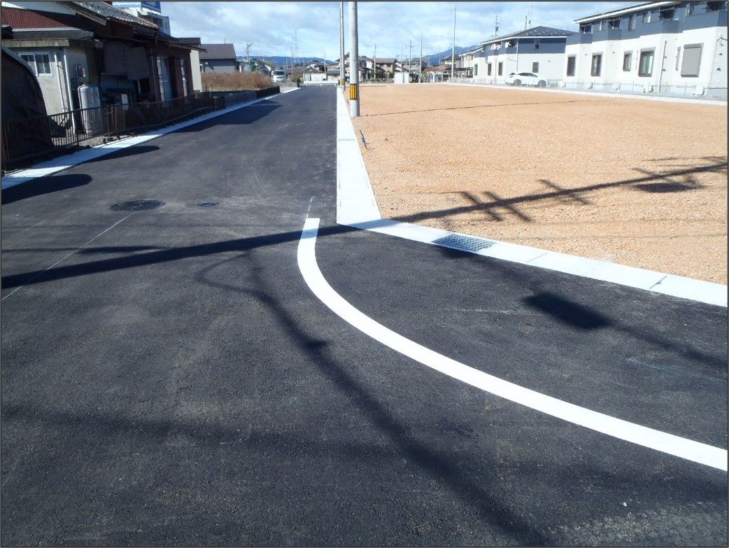 造成完了後の道路と宅地